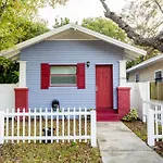 Cute Bungalow In Down Town Tampa With Jacuzzi & Grill