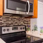 Cute Bungalow In Down Town Tampa With Jacuzzi & Grill