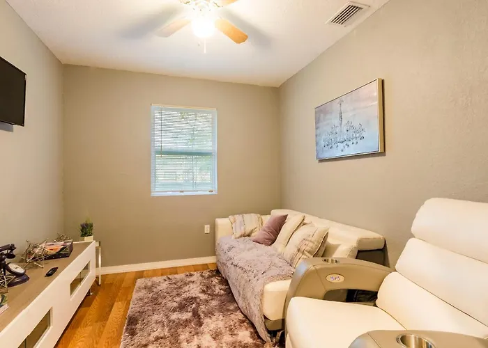 Cute Bungalow In Down Town Tampa With Jacuzzi & Grill