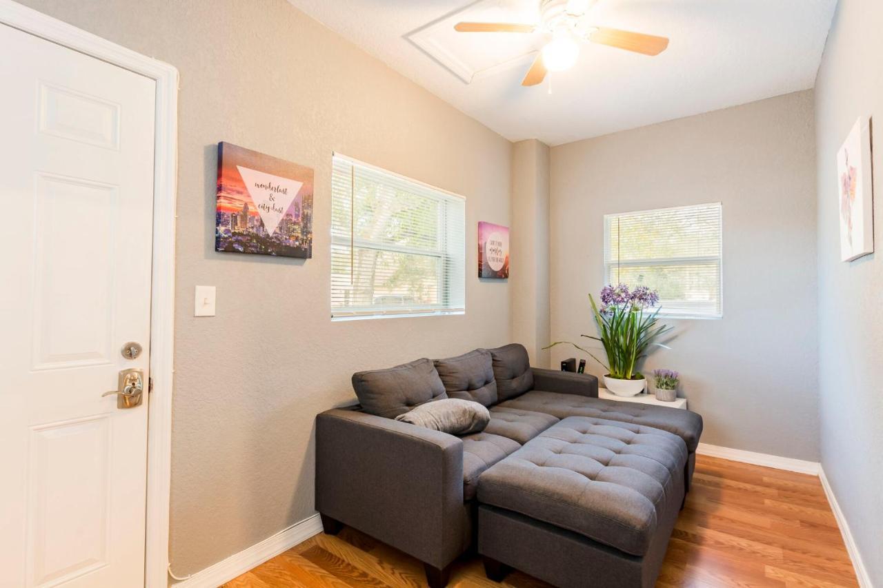 Cute Bungalow In Down Town With Jacuzzi & Grill