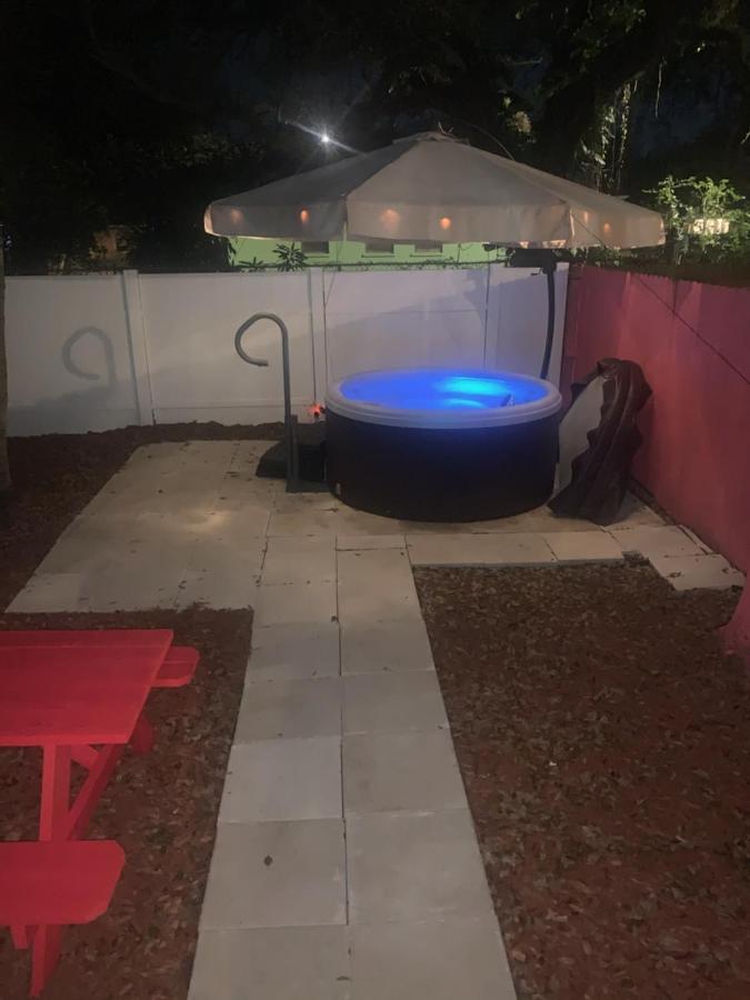 Cute Bungalow In Down Town With Jacuzzi & Grill * Tampa