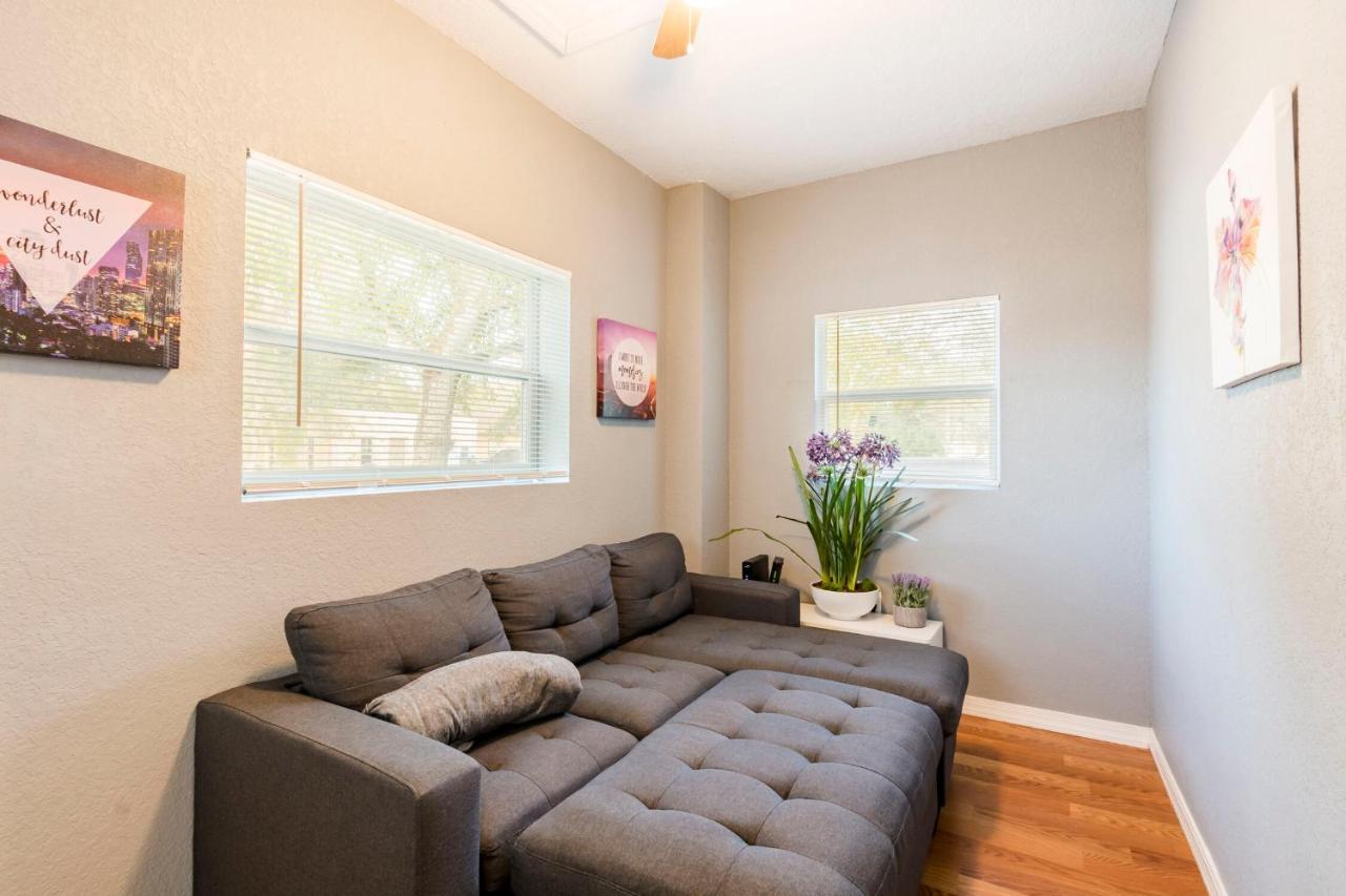 Cute Bungalow In Down Town With Jacuzzi & Grill