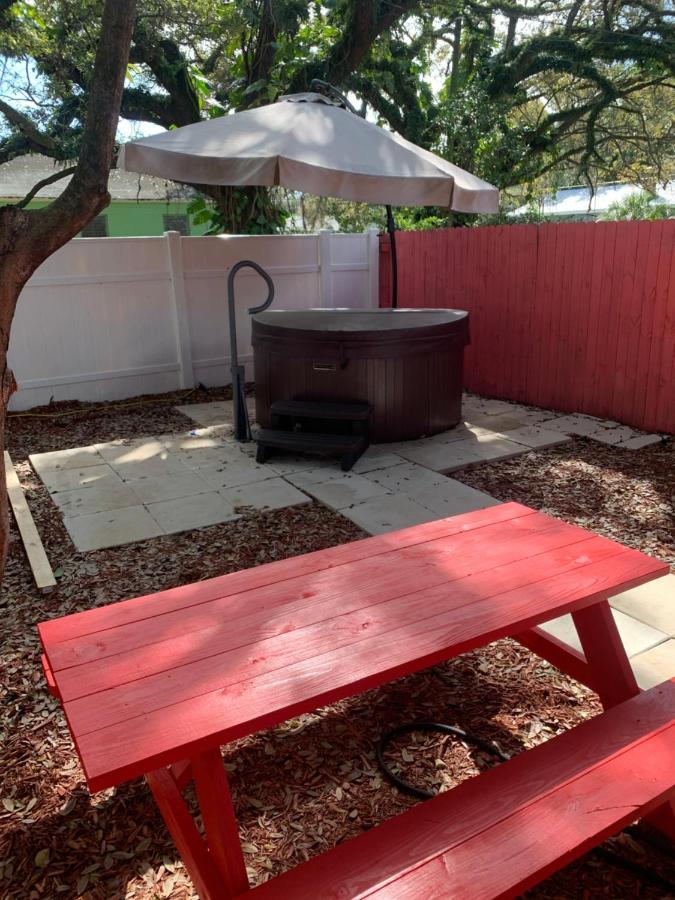 Cute Bungalow In Down Town With Jacuzzi & Grill Tampa
