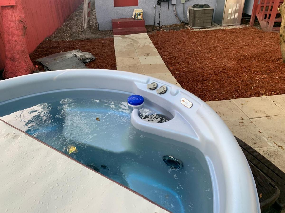 Holiday home Cute Bungalow In Down Town With Jacuzzi & Grill Tampa