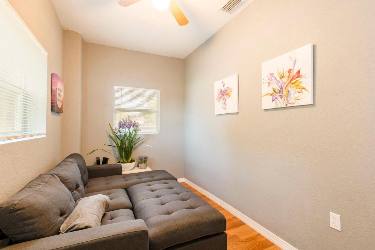 Cute Bungalow In Down Town With Jacuzzi & Grill