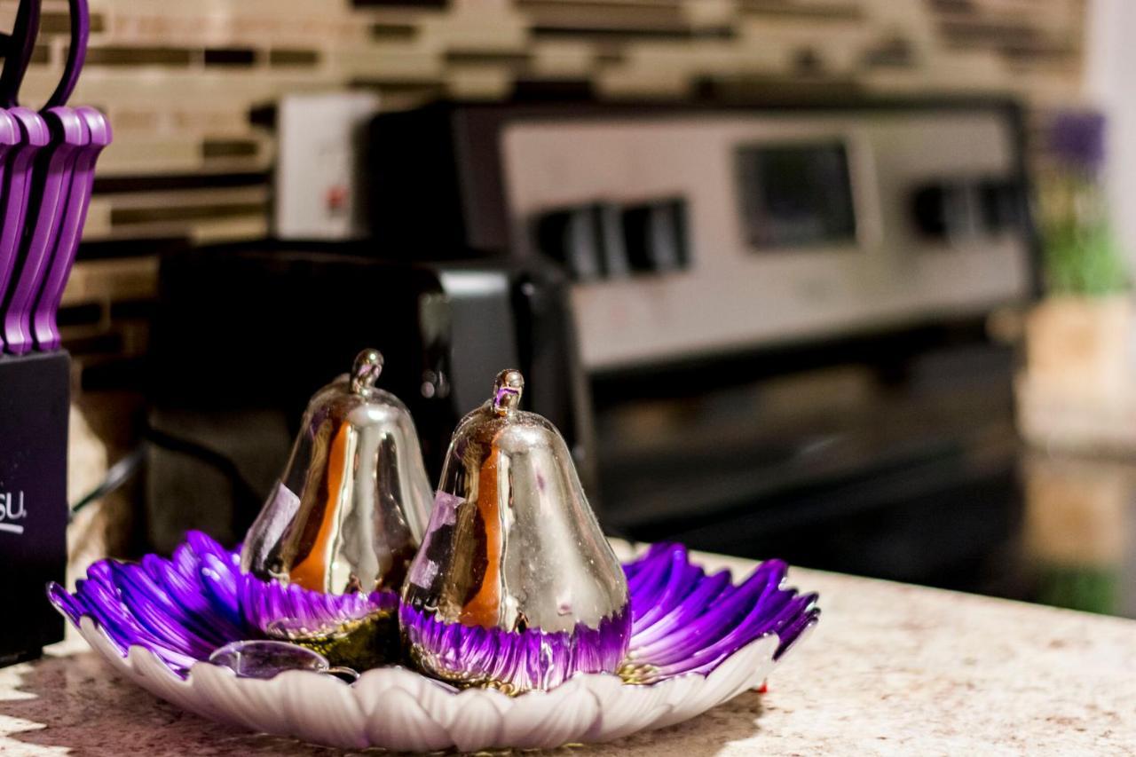 Cute Bungalow In Down Town With Jacuzzi & Grill *
